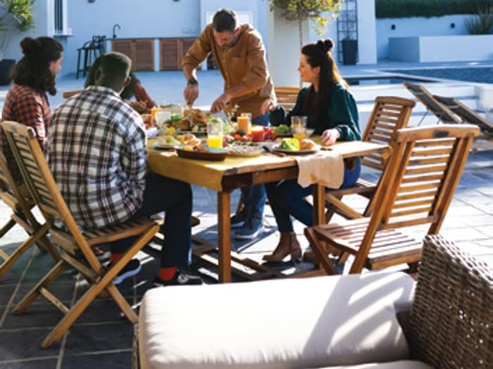 Alfresco dining at Ashtech Presidential Towers