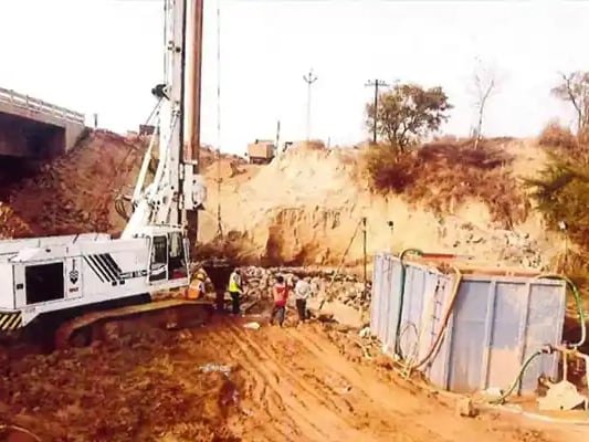 An Ashtech Group piling rig at work on a foundation site